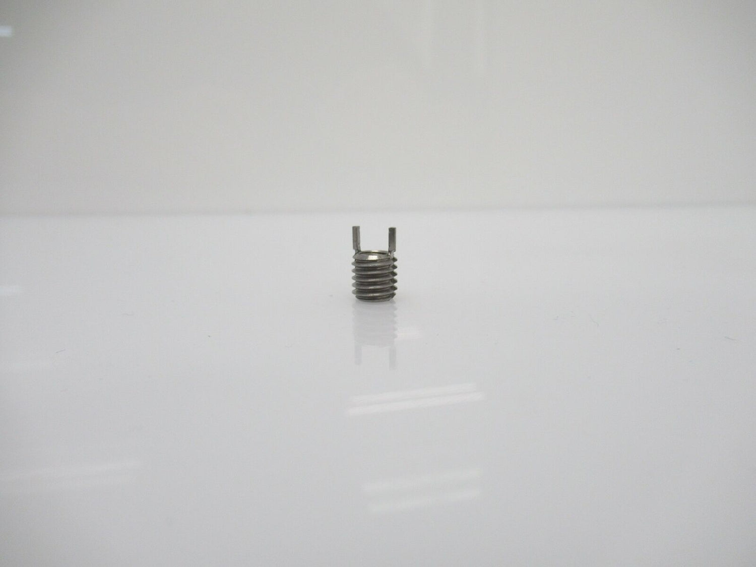 Key-Locking Inserts 93715A605, M5 x 0.8 mm Thread Size, Sold By Unit