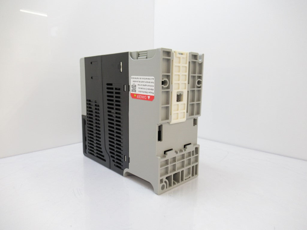 Allen Bradley 25B-D2P3N104 POWERFLEX 525 AC Drive 1 HP 3 Phase, Surplus