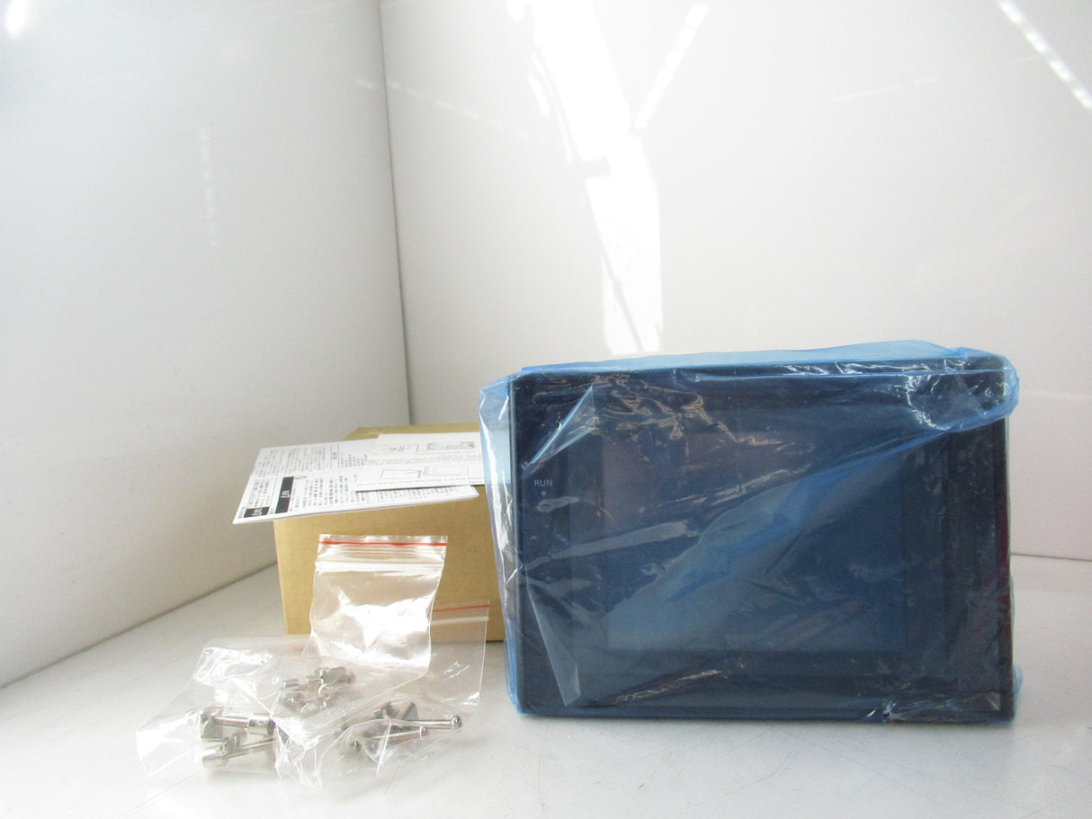 Omron NS5-TQ00B-V2 Operator Interface Touchscreen 5", 24V DC