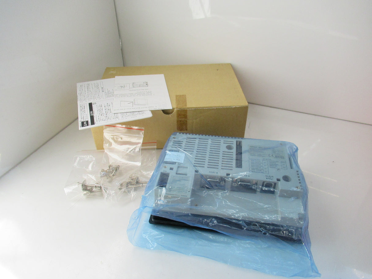 Omron NS5-TQ00B-V2 Operator Interface Touchscreen 5", 24V DC
