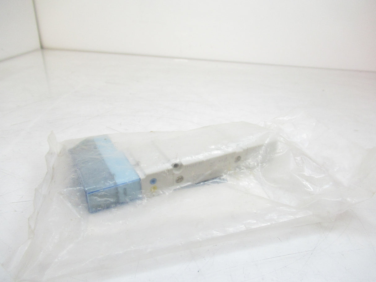 Smc SY5300-5U1 Double Operator Solenoid Valve, 24V DC