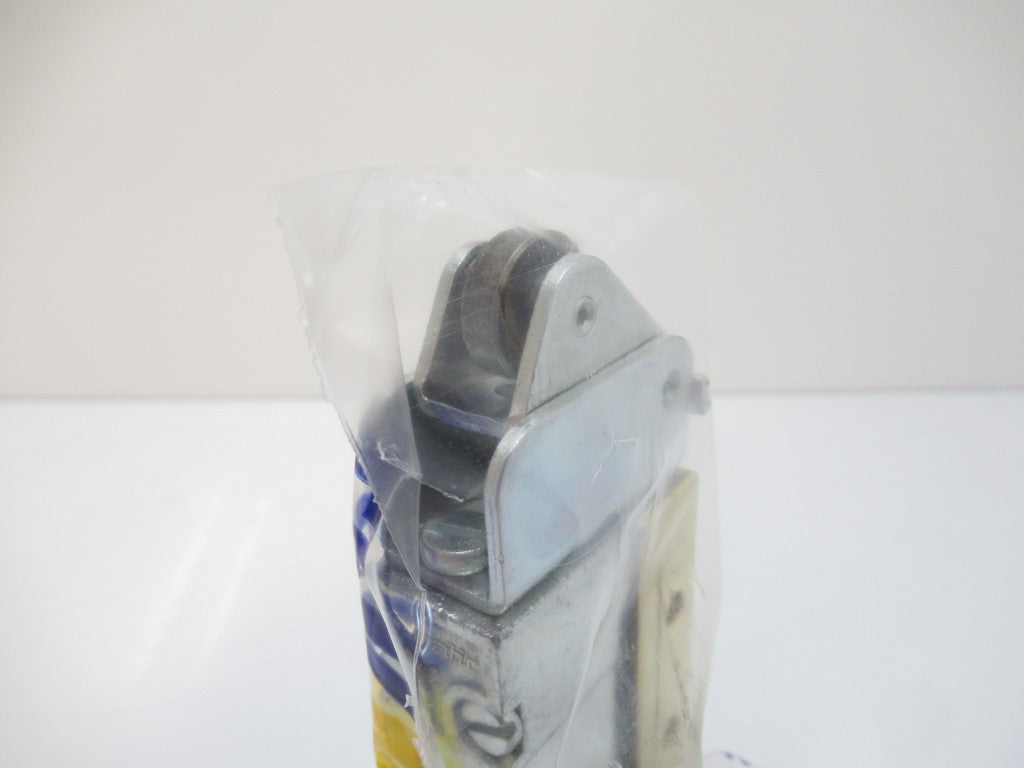 C48R8 Tekmatic Pneumatic Controls Slide Spool 4/2 Way 1/8G Roller Actuator (New)