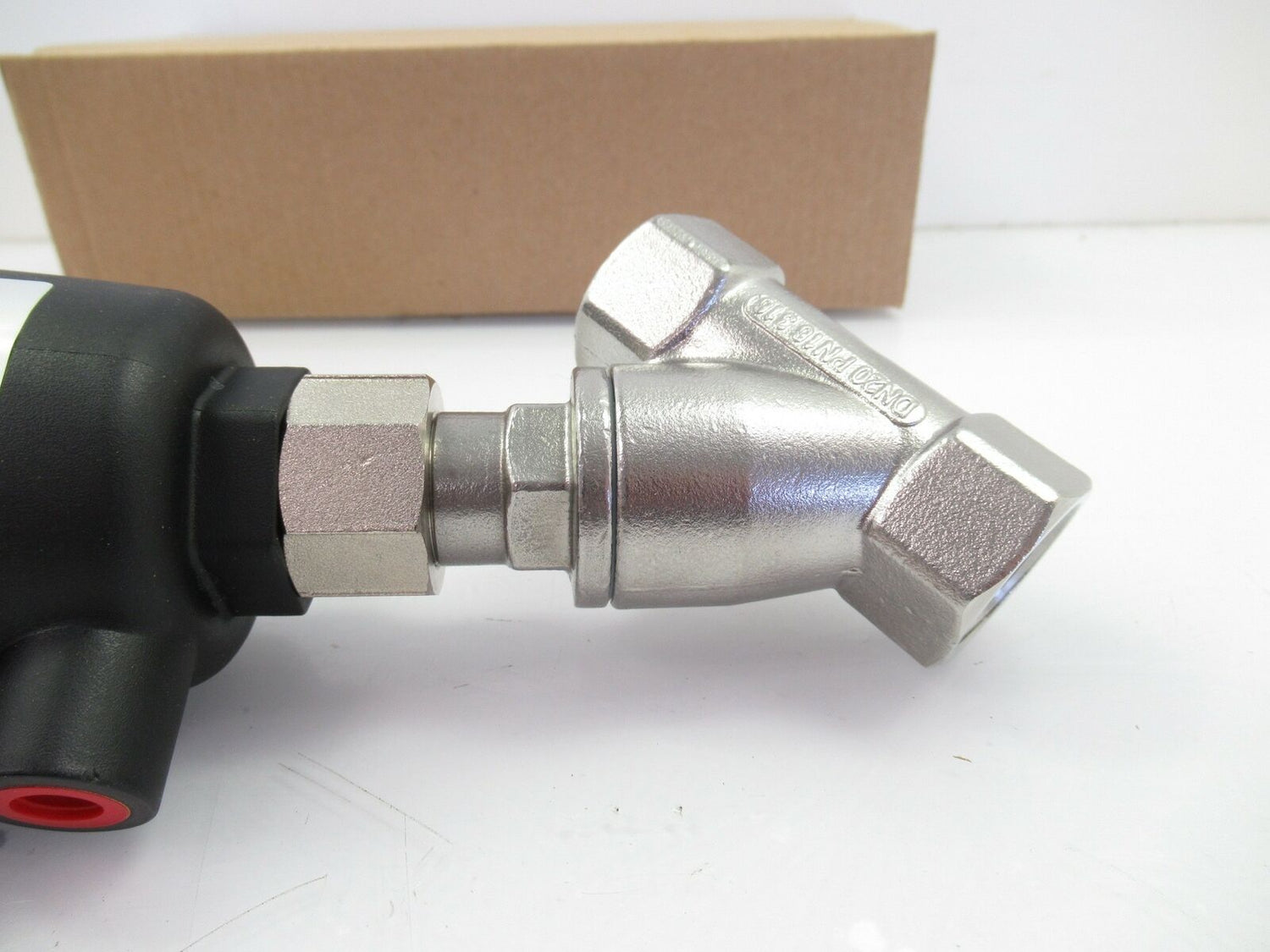 Angle Valve EMCP-20-50-S1-T 1 Port Size 3/4 Single Acting Normal Close NPT SS316