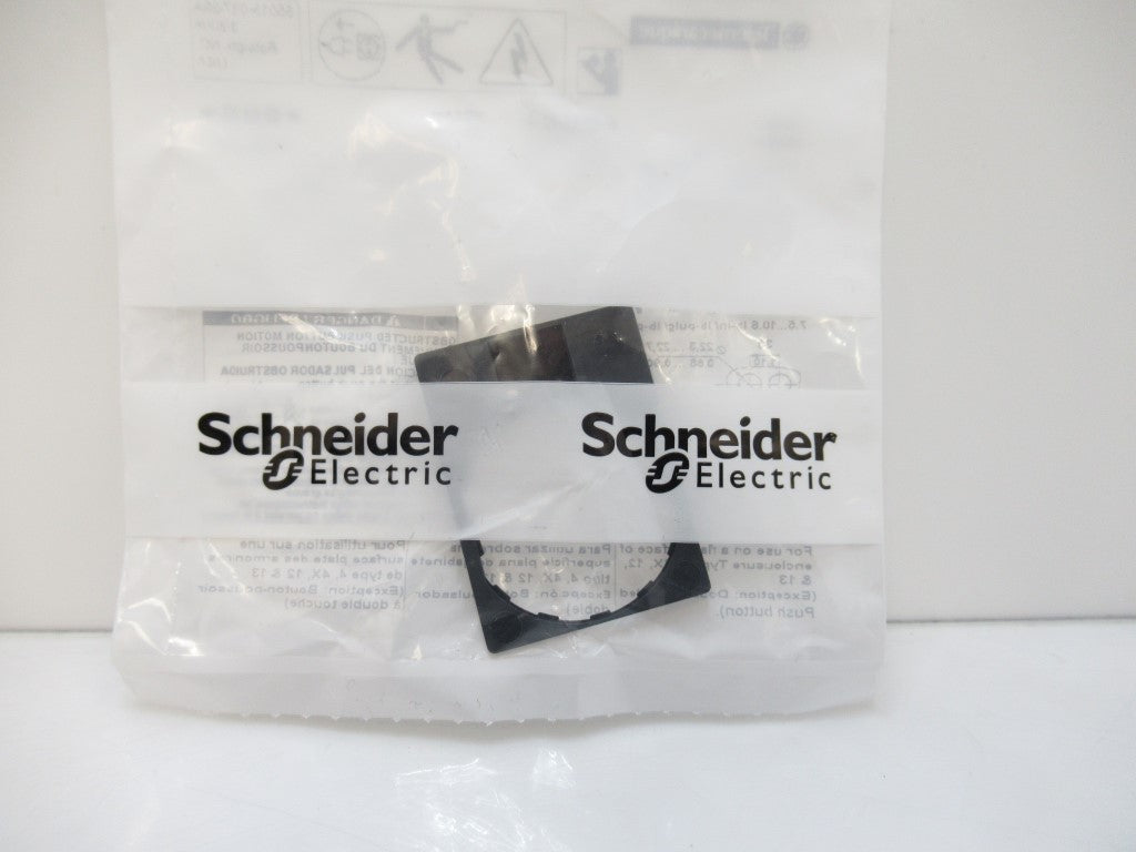 Telemecanique ZBY2330 Nameplate Emergency Stop Squared Black, Lot Of 10