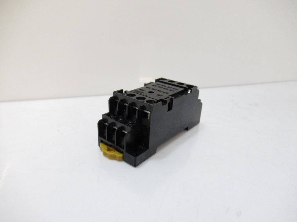 PYF14A-E PYF14AE Omron Relay Socket M4 Track Mount 5 Amp 250 V AC 14 Position
