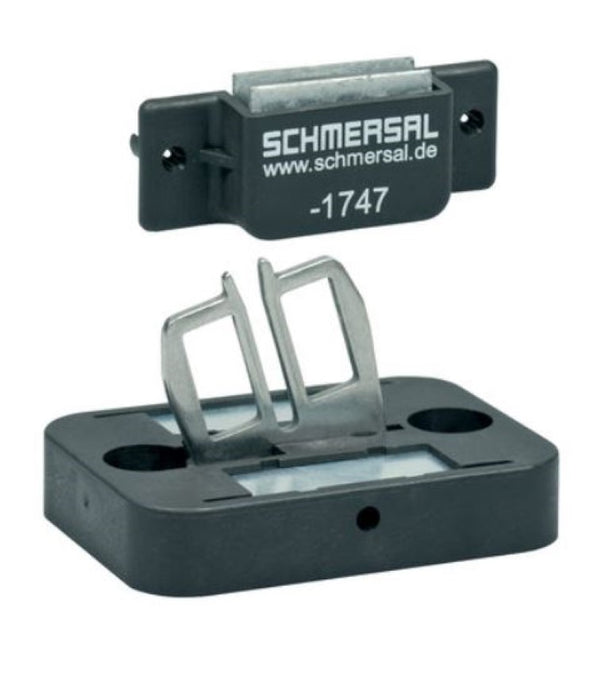 AZ15-16-B2-1747 NACHRUESTSATZ Schmersal Actuator With Magnetic Latch, New In Bag