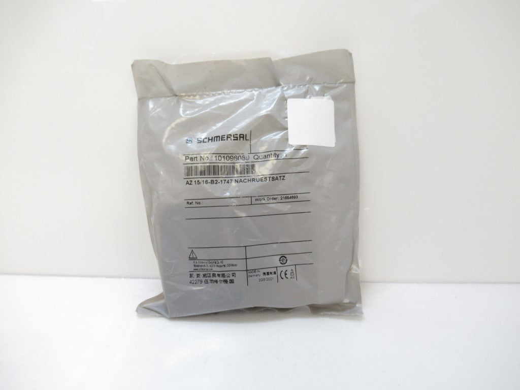 AZ15-16-B2-1747 NACHRUESTSATZ Schmersal Actuator With Magnetic Latch, New In Bag