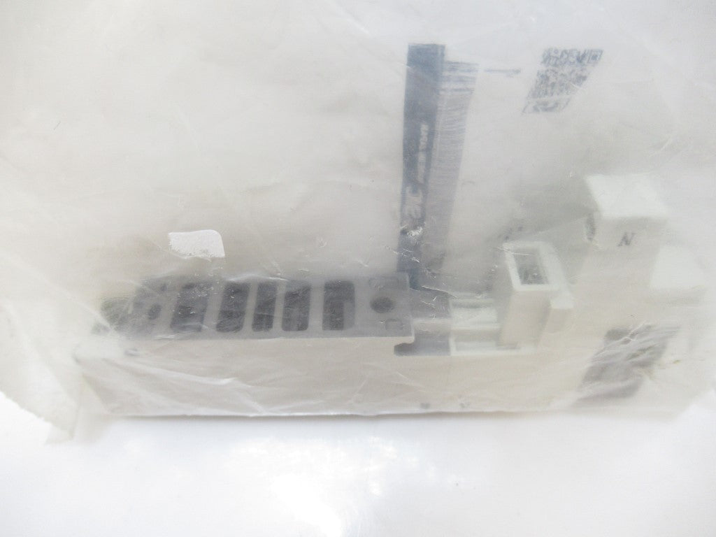 VQC2101NR-51 VQC2101NR51 SMC Valve Sgl Sol Plug-In (New In Bag)