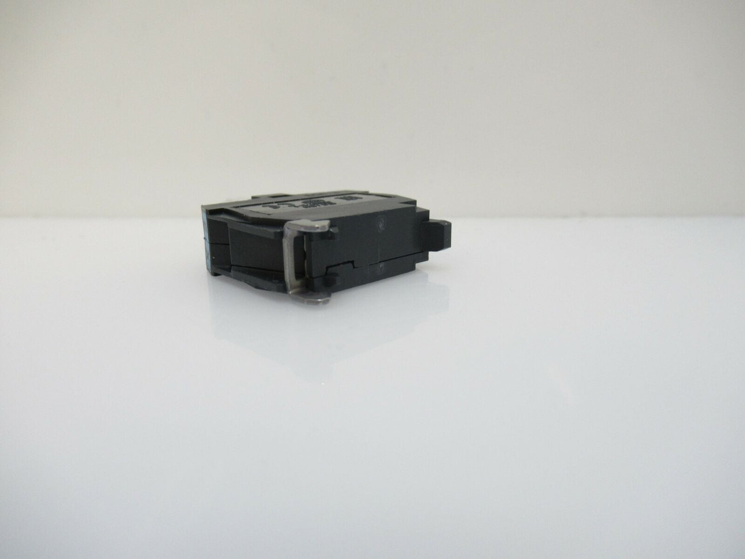 ZAL-VB6 Schneider Electric Terminal Block With Blue Led Light 24V AC/DC(New)