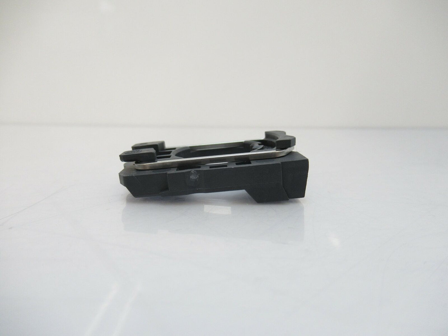 ZB5 AZ009 ZB5AZ009 Schneider Electric Harmony Body/Fixing Collar New